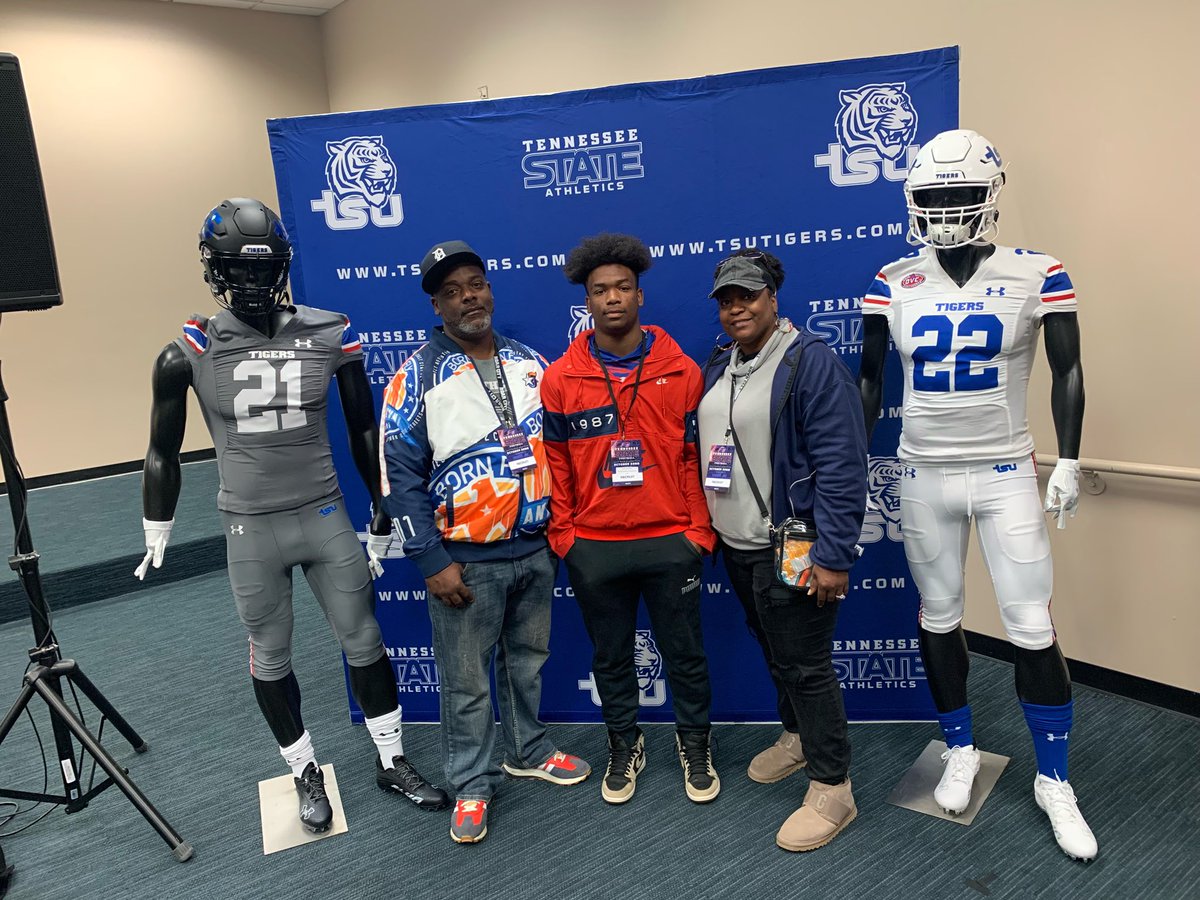 davidson_zavier's tweet photo. Had fun today with @TSUTigersFB @EddieGeorge2727 https://t.co/2I23dK8Wjv