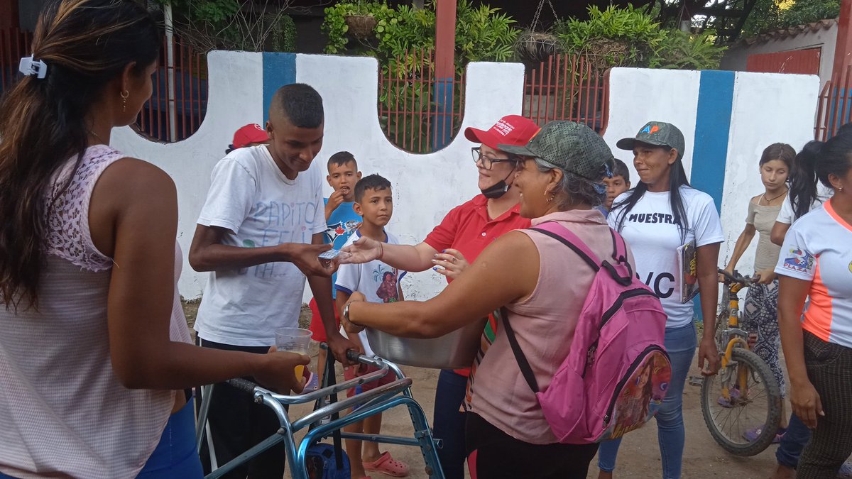 RABSA_OFICIAL's tweet photo. Hermoso actividad en la entrega de meriendas, con mucha alegría y emotividad.

@NicolasMaduro @delcyrodriguezv @dcabellor @rcamposc70 @LealTelleria @MinAlimenVen https://t.co/AvysOP0JQD