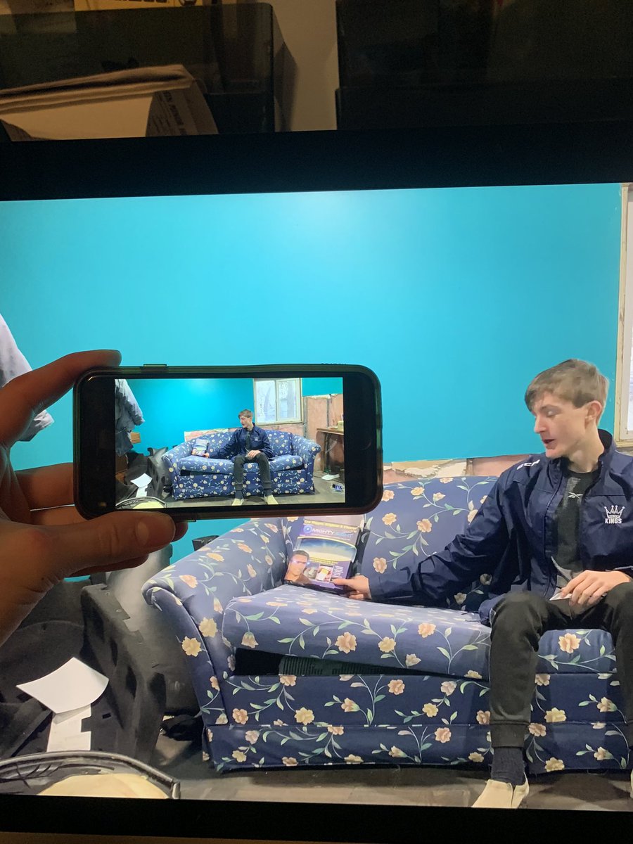 CompactorJoe's tweet image. The display calibration is very bad on my Samsung galaxy a51, iPhone 6 on the left galaxy a51 on the right, same video same frame.