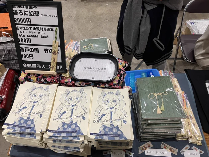サークルAKI 設営完了しました
ちょっと要塞ですみません
新刊、既刊、グッズ全て欲しい人は、全部ください!!で2500円なのでよろしくです!! 