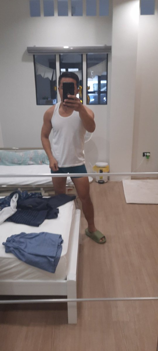 lloydie57's tweet photo. Wala pa ko one month sa lockdo2n sa patient ko ang taba ko. 
Road to 🐷🐷🐷.. goodluck self.
See you next year sa gym
#Proud46💪😊 https://t.co/Y7Uskv9YIg