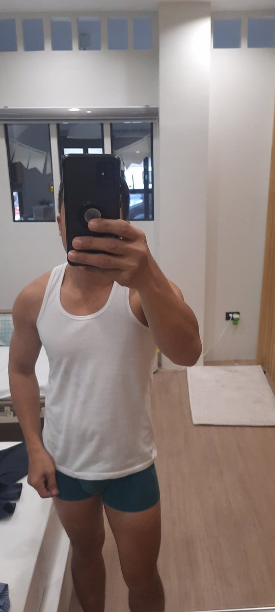 lloydie57's tweet photo. Wala pa ko one month sa lockdo2n sa patient ko ang taba ko. 
Road to 🐷🐷🐷.. goodluck self.
See you next year sa gym
#Proud46💪😊 https://t.co/Y7Uskv9YIg