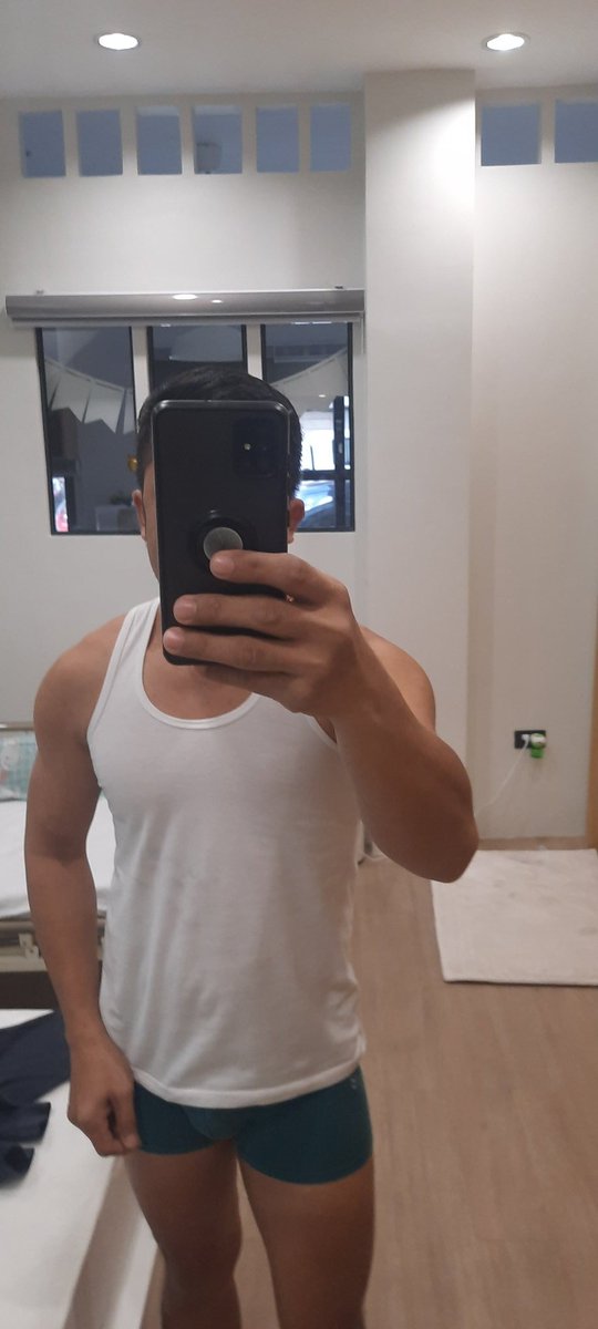 lloydie57's tweet photo. Wala pa ko one month sa lockdo2n sa patient ko ang taba ko. 
Road to 🐷🐷🐷.. goodluck self.
See you next year sa gym
#Proud46💪😊 https://t.co/Y7Uskv9YIg