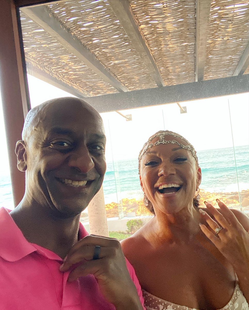 BlackMusicHstry's tweet photo. @IAmChanteMoore x @StephenGHill
Welcome to always…
#10222022
#TogetherInLove
#holymacaroni 💍♾💍 https://t.co/yaJDXb58fE