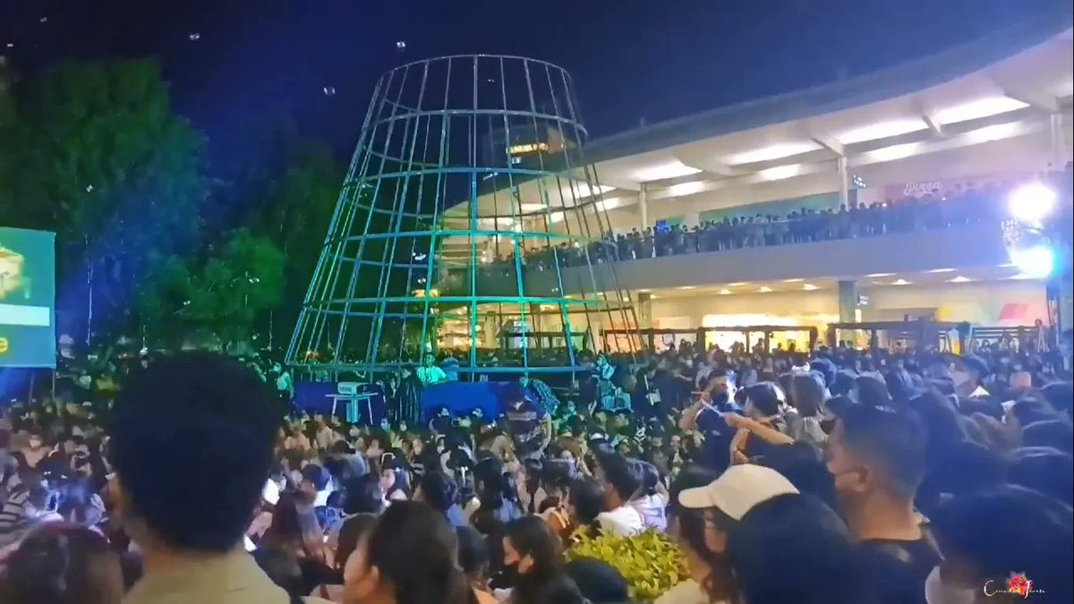 TheSwiftSociety's tweet photo. 🎶| Philippine swifties hosted a listening party for 'Midnights' 🇵🇭 https://t.co/PqqgS3sMe9