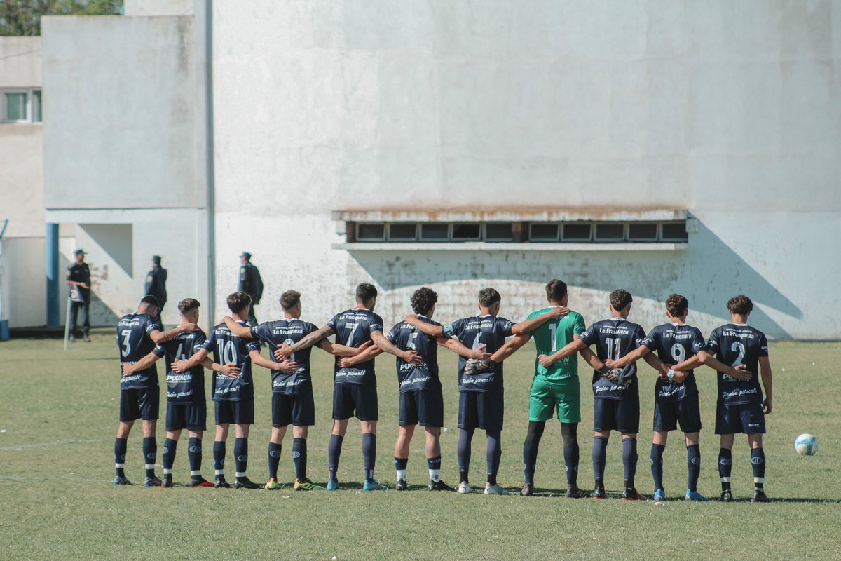 rocuniberti's tweet photo. siempre Unión 💙💙💙 @UnionTresLomas https://t.co/nVtn6I5bx3