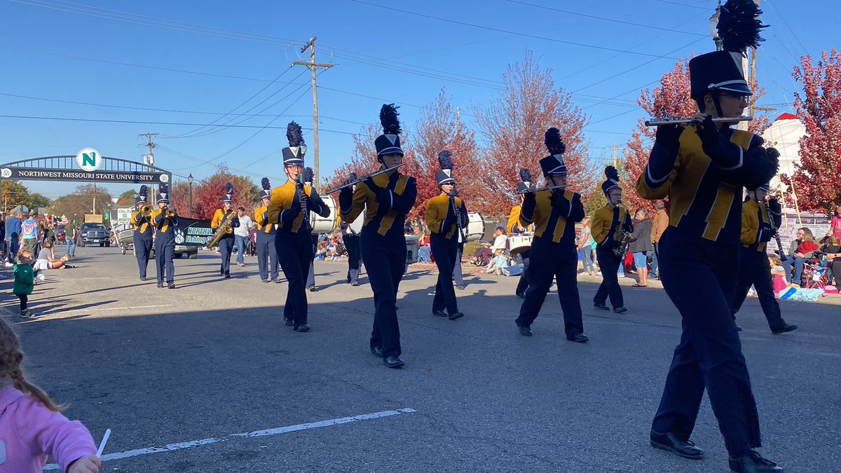 PenneyAthletics's tweet photo. The Hamilton Hornets Marching Band at NWMSU Homecoming Parade were rocking it this morning! 🎶🐝 https://t.co/iKpyxbV9gK
