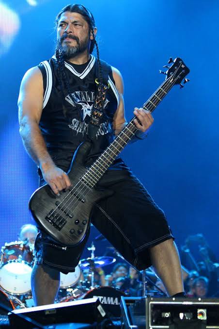 Happy 58th birthday to the bassist of Metallica, Robert Trujillo 