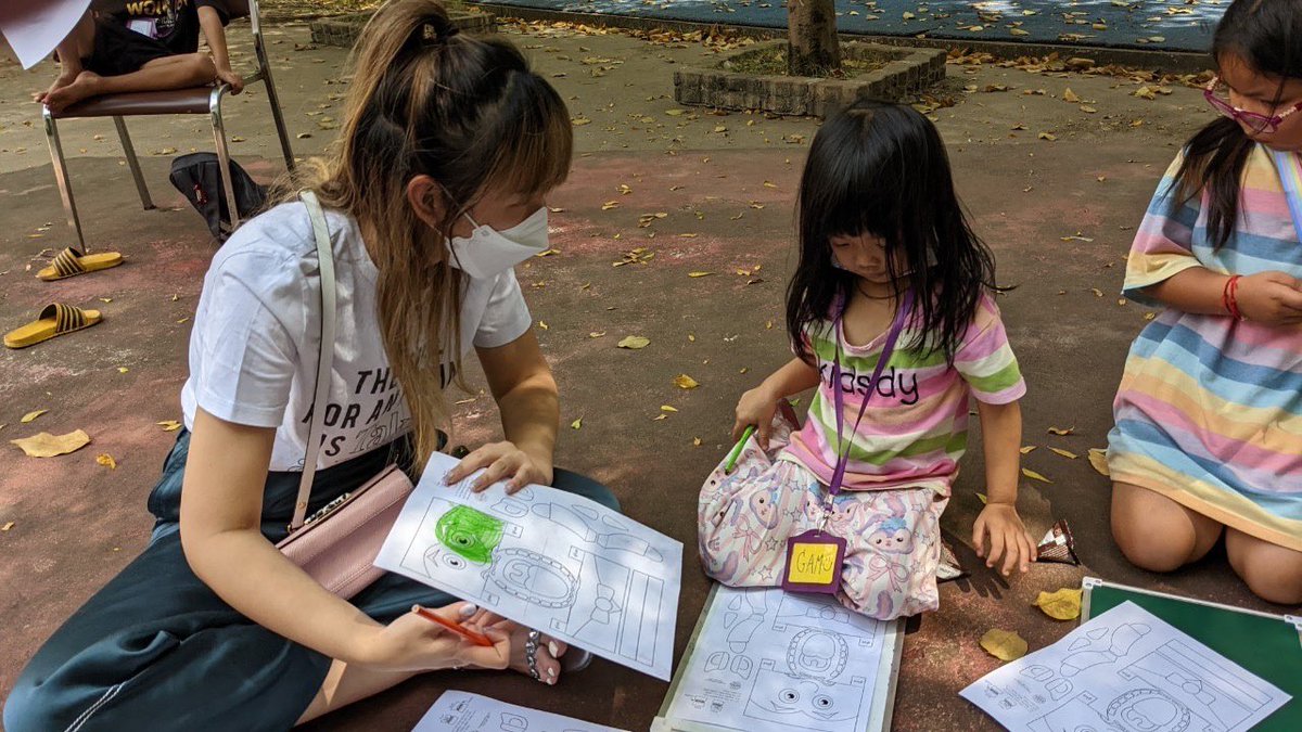 The Klong Toei slums are not a depressing area. Learning is fun for the kids. The solution is education.

#bangkok #thailand #learningenglish