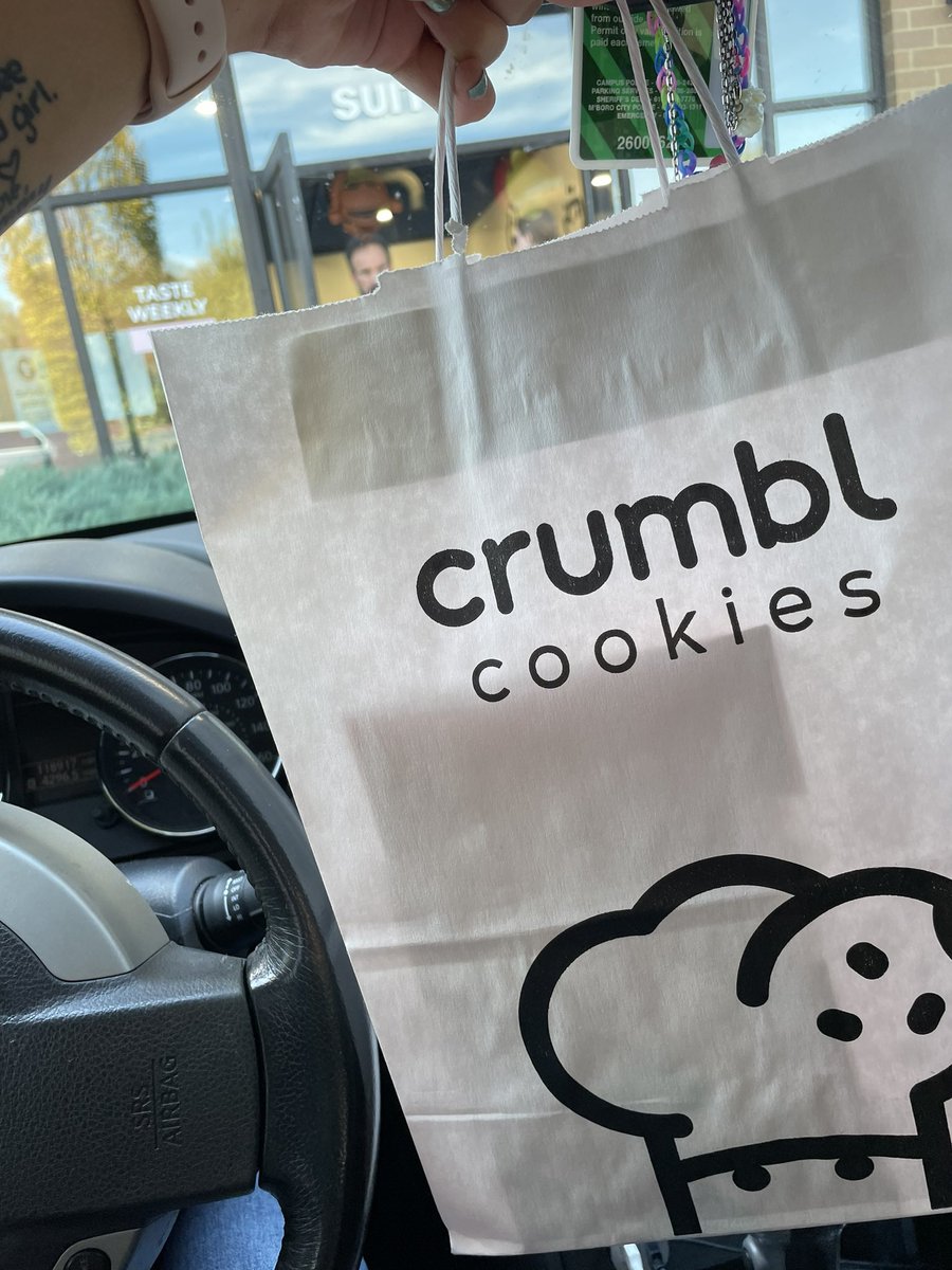 Shoutout to <a href="/CrumblCookies/">Crumbl</a> in Murfreesboro for fixing my order when the app crashed !!