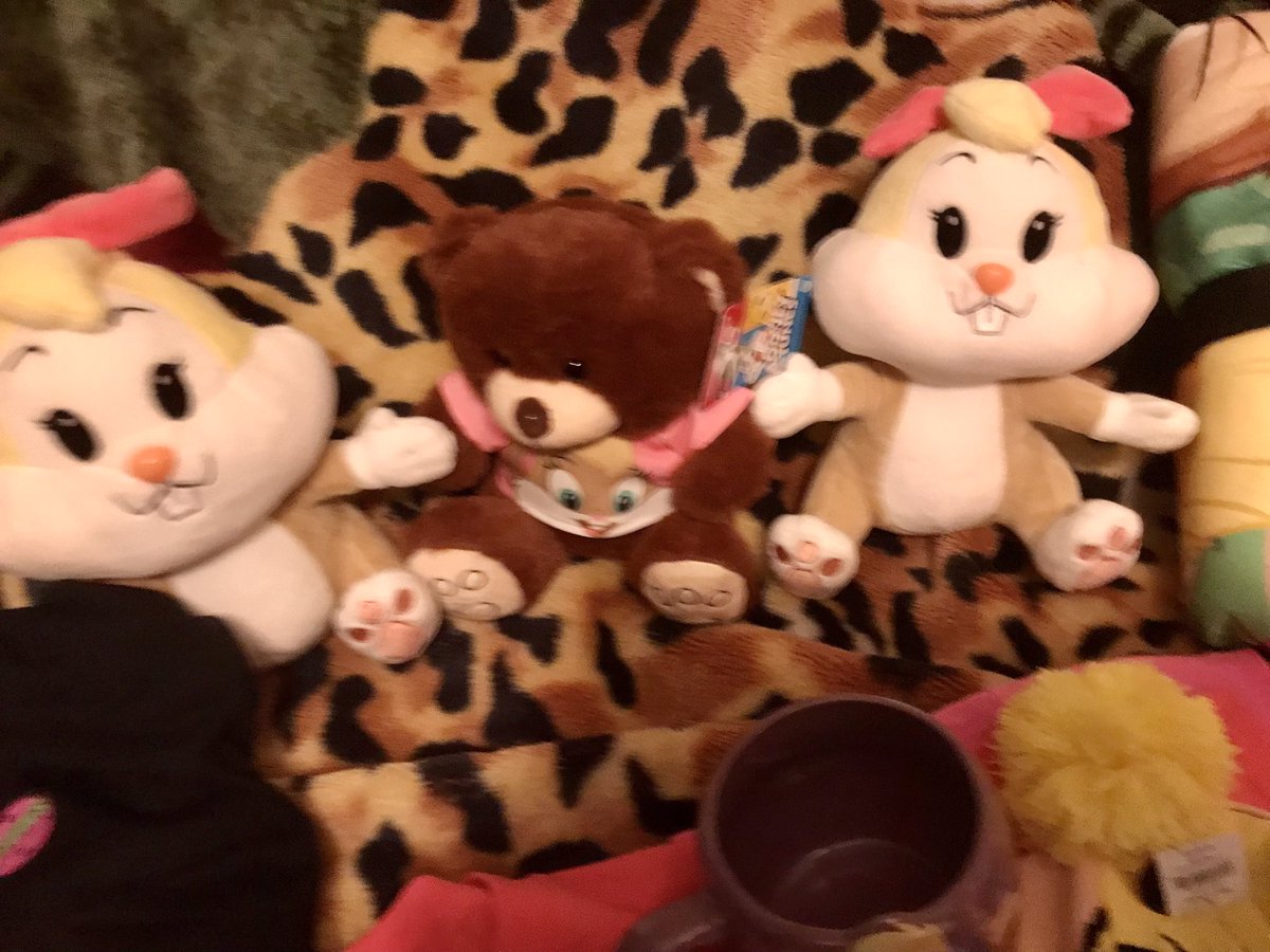 ramivic's tweet photo. Found so much Lola Bunny today at @SixFlagsGM during #FreightFest. #spacejam #lolabunny @KarenRobersn @AmyNewBlue @Babsiwuff @TrishForstner @marklungo @jakebunny looks like they are trying a “new” Baby Looney Tunes Lola? https://t.co/66l5hFSb4W
