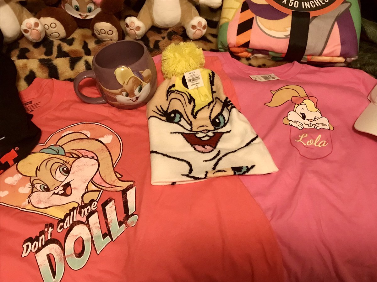 ramivic's tweet photo. Found so much Lola Bunny today at @SixFlagsGM during #FreightFest. #spacejam #lolabunny @KarenRobersn @AmyNewBlue @Babsiwuff @TrishForstner @marklungo @jakebunny looks like they are trying a “new” Baby Looney Tunes Lola? https://t.co/66l5hFSb4W
