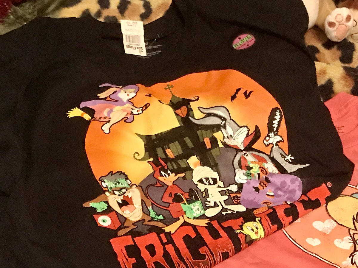ramivic's tweet photo. Found so much Lola Bunny today at @SixFlagsGM during #FreightFest. #spacejam #lolabunny @KarenRobersn @AmyNewBlue @Babsiwuff @TrishForstner @marklungo @jakebunny looks like they are trying a “new” Baby Looney Tunes Lola? https://t.co/66l5hFSb4W