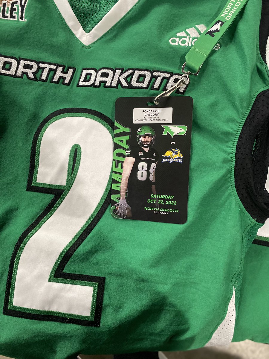 PoohPoohG2's tweet photo. Thank you @UNDfootball for the gameday invite. It was one for the books fashoo!! Blessed experience for me and my brothers!! @MSt8Football @Coach_Miller21 @FreddieSmithIII @CoachCrutchley @BubbaSchweigert @jschwenzfeier🦅⚫️🟢 #mstate #und #fightinghawks https://t.co/NpGdpAjxf3