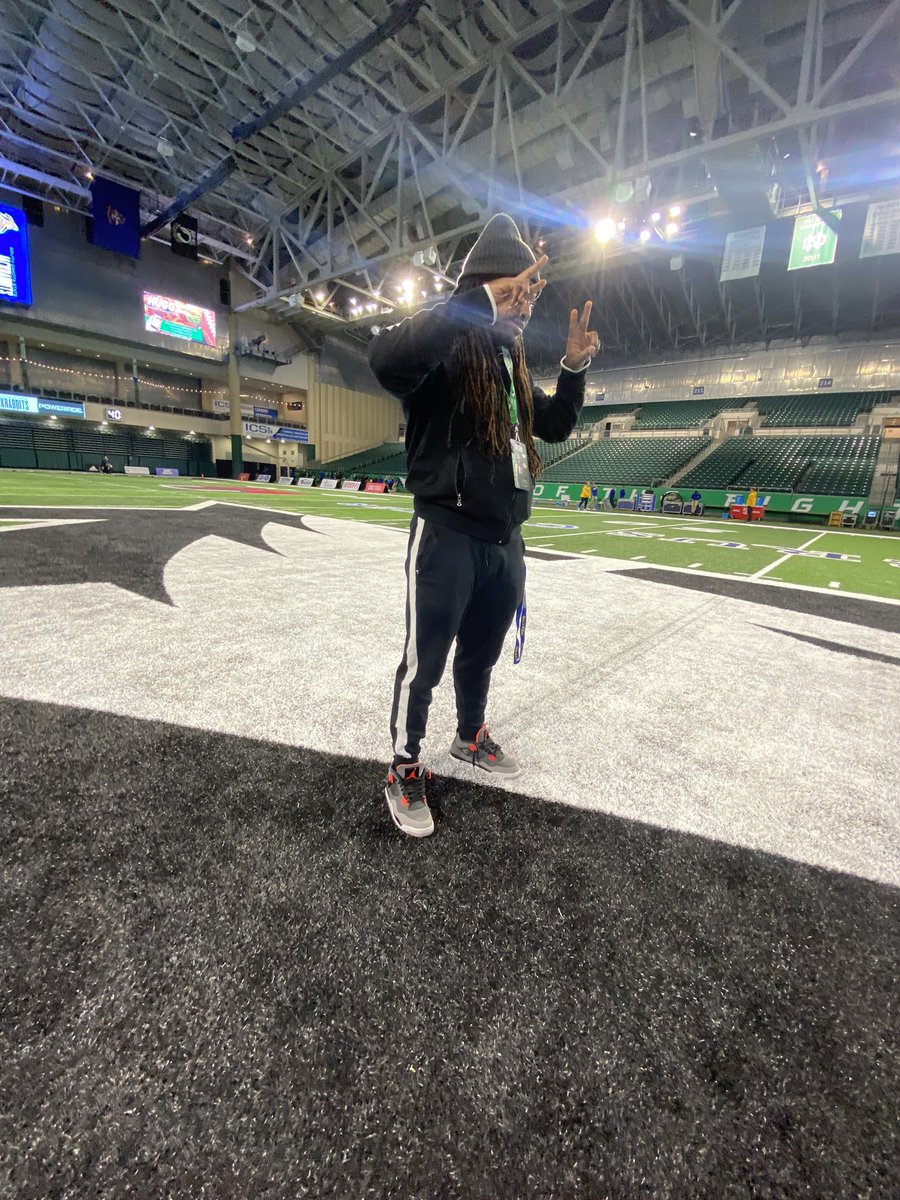 PoohPoohG2's tweet photo. Thank you @UNDfootball for the gameday invite. It was one for the books fashoo!! Blessed experience for me and my brothers!! @MSt8Football @Coach_Miller21 @FreddieSmithIII @CoachCrutchley @BubbaSchweigert @jschwenzfeier🦅⚫️🟢 #mstate #und #fightinghawks https://t.co/NpGdpAjxf3