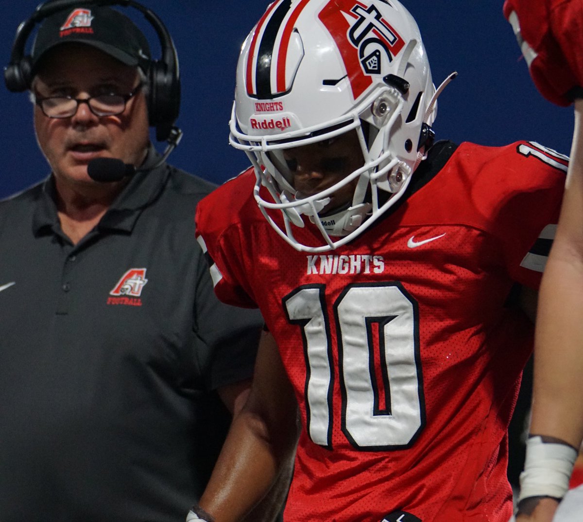 Derrick_Bass04's tweet photo. Tough times don’t last… tough people do, but this one really stings. Can’t thank the Assumption football community enough for a great 4 years. Onwards and Upwards ❤️🖤 Senior Highlights 🔜 #fam4L @Ahsfootball_ https://t.co/p4MILeNEkh