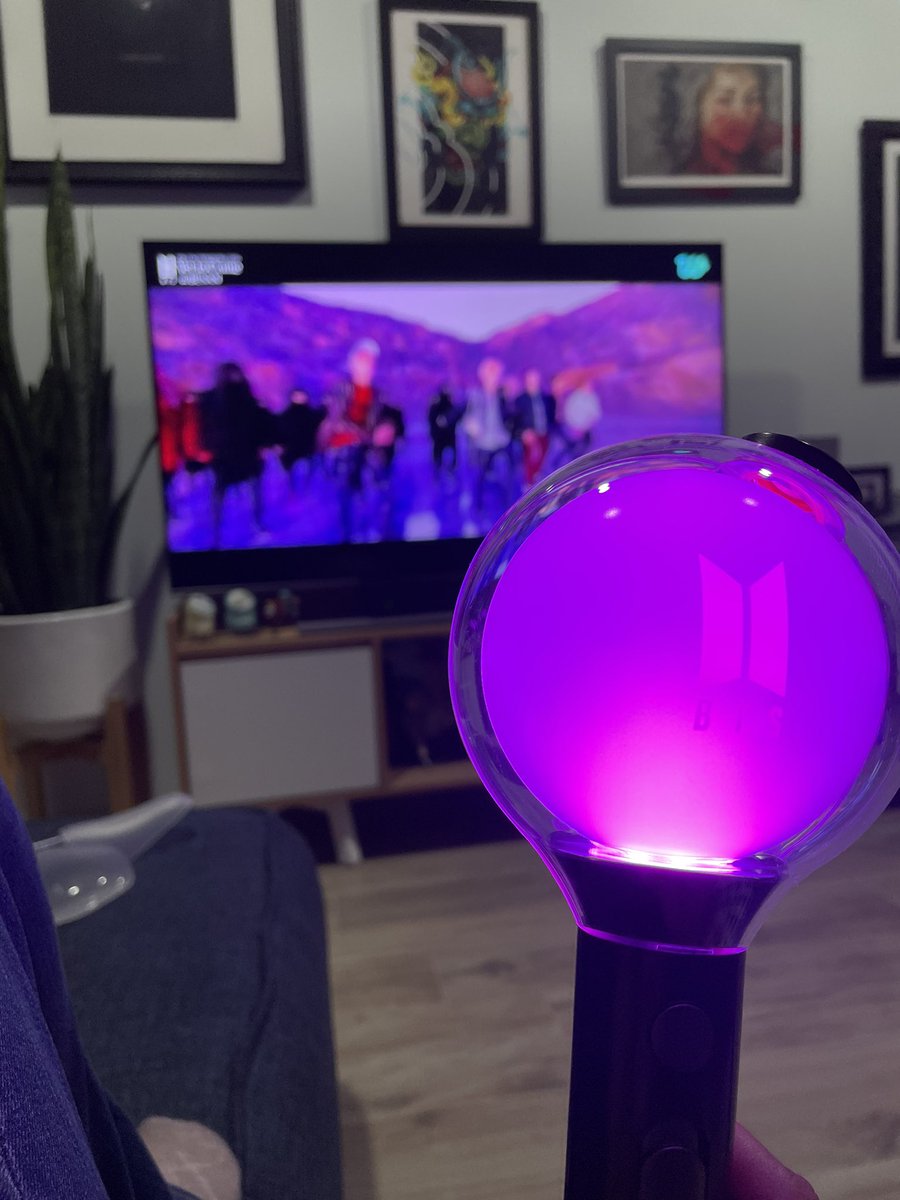 Pop_Khimaira's tweet photo. @mxcharts @BTS_twt En lo que esperamos el concierto!
#TeamCentro
#MXSTREAMINGFIESTA @BTS_twt https://t.co/mSEfBo2n5H