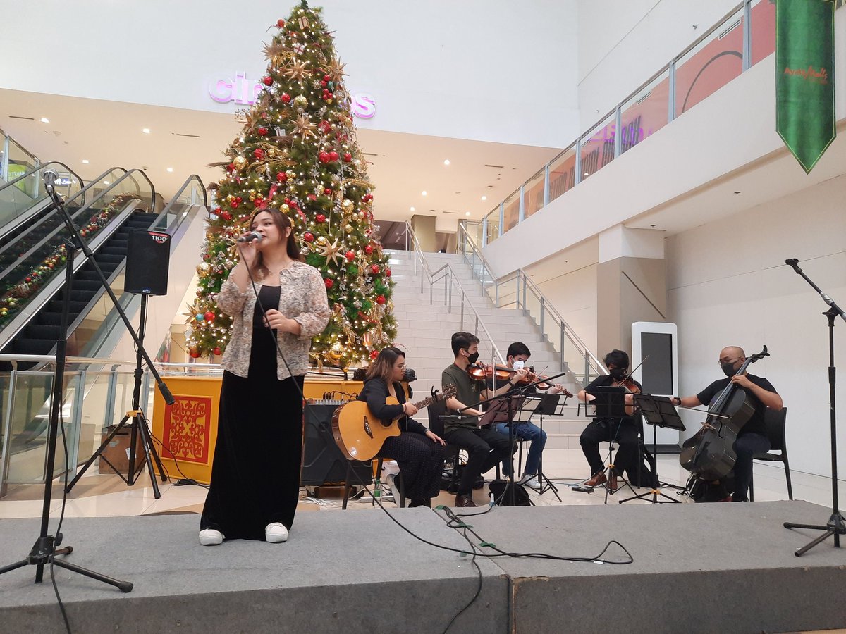 ahjummavee's tweet photo. Was really shy but I took a vid of Vanya Castor singing yesterday at #FeelsFest. Really listened to the songs. Huhu. Kinikilig talaga ako kahapon eh https://t.co/g8St7mn7ke