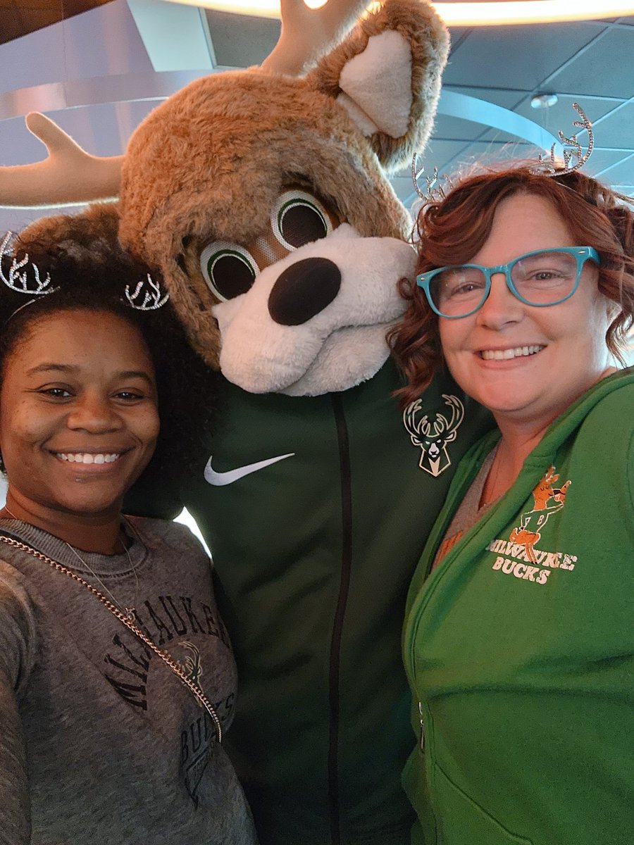 grapyapy's tweet image. Home opener #FearTheDeer #kohlscourt