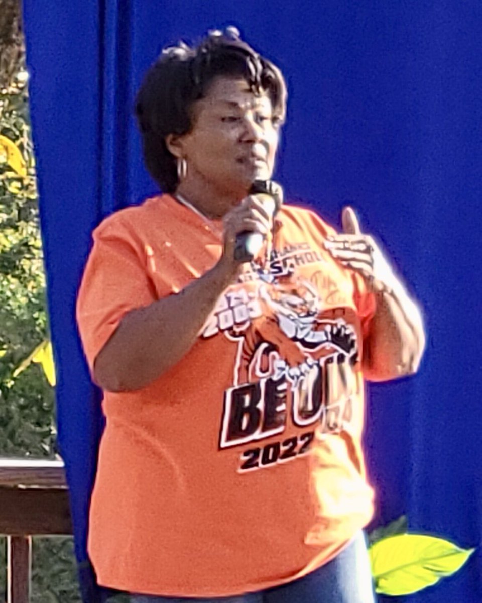 Today was a big day of campaigning throughout #FL02. Great to see so many strong Democratic candidates in Gadsden County, including my good friends Sen. <a href="/LoranneAusley/">Loranne Ausley</a> and our next US Senator <a href="/valdemings/">Val Demings</a>.