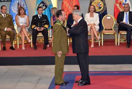 PiensaPrensa's tweet photo. Hijo del General de Carabineros Claudio Nash, ex Jefe Policial en Tarapaca, fue detenido junto a una banda de traficantes colombianos en procedimiento realizado por la PDI. 
Información de 👉@HombredeRadio https://t.co/iGdD2YI4Ye