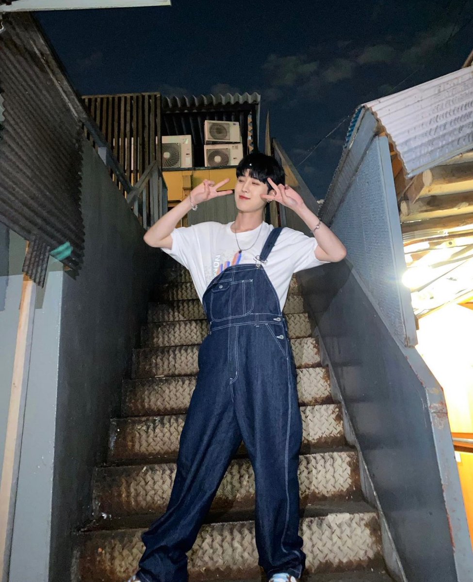 HourlyBlklvl's tweet photo. ♡ 🌸 ♡ Younghoon ♡ 🌸 ♡
#BLACK_LEVEL #블랙레벨 @Blacklevel_twt #Younghoon https://t.co/JcUD4amJAl
