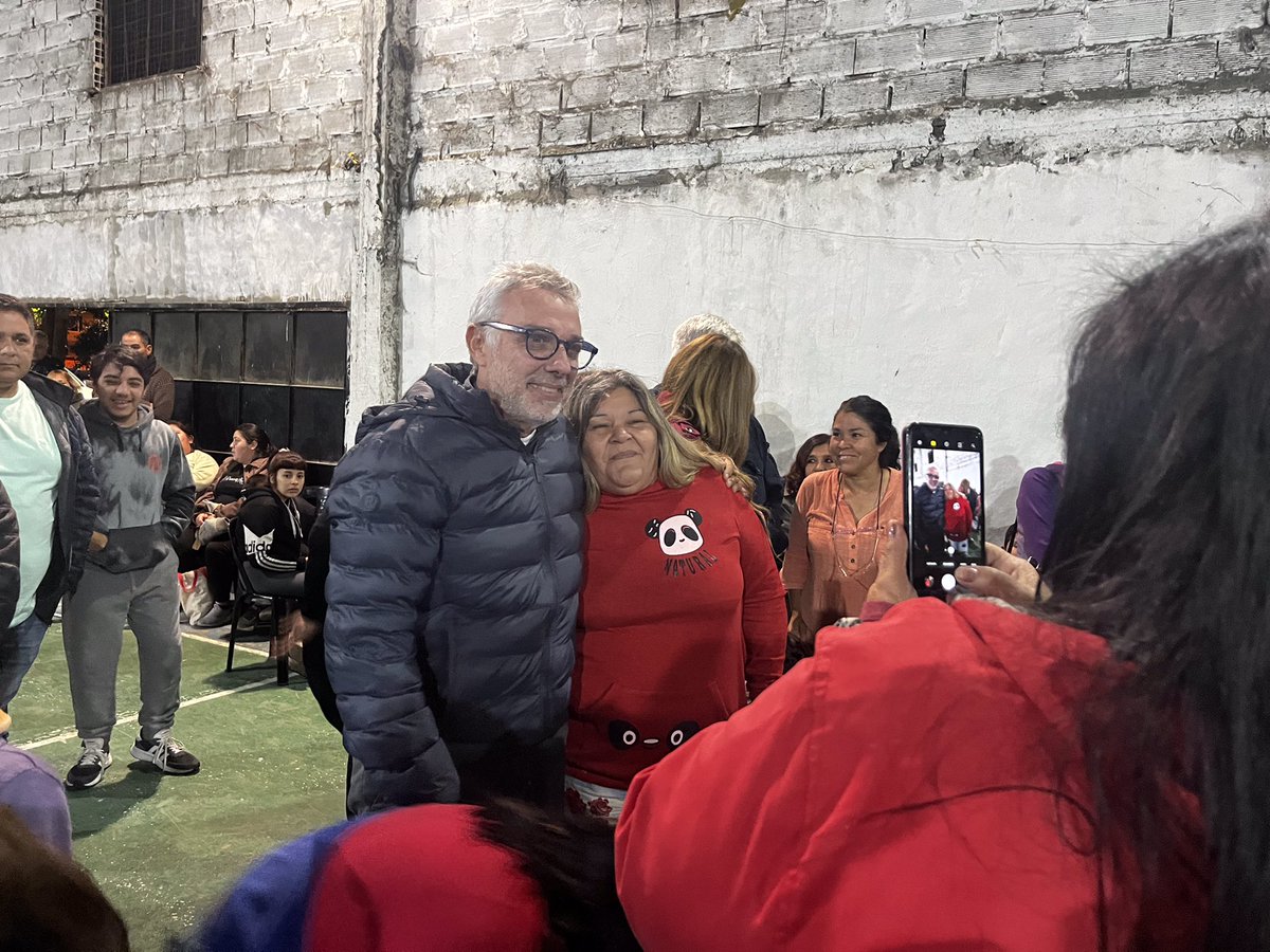 ZamoraJulio's tweet photo. En el marco del Día de la madre y del Día de la familia, agasajamos a más de 500 mujeres en la Sociedad de Fomento 24 de Mayo de #TroncosDelTalar. Gracias por su labor diario en cada rincón de los barrios, acompañando y realizando acciones con la comunidad. #TigreEsMiVida https://t.co/Xsmb2A7Qad