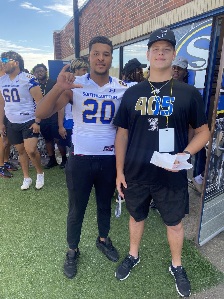 gabegaines2's tweet photo. Great to catch up with my guy @mekhimatthew today at Southeastern. 

@TylerFenwick2 @JakeCorbin @YellowjacketsFB @EJCOACHT @CoachZoMitch @CHSHogCaller 

#Stinge’m  #StormchaSE https://t.co/I8oMgrpg3Q
