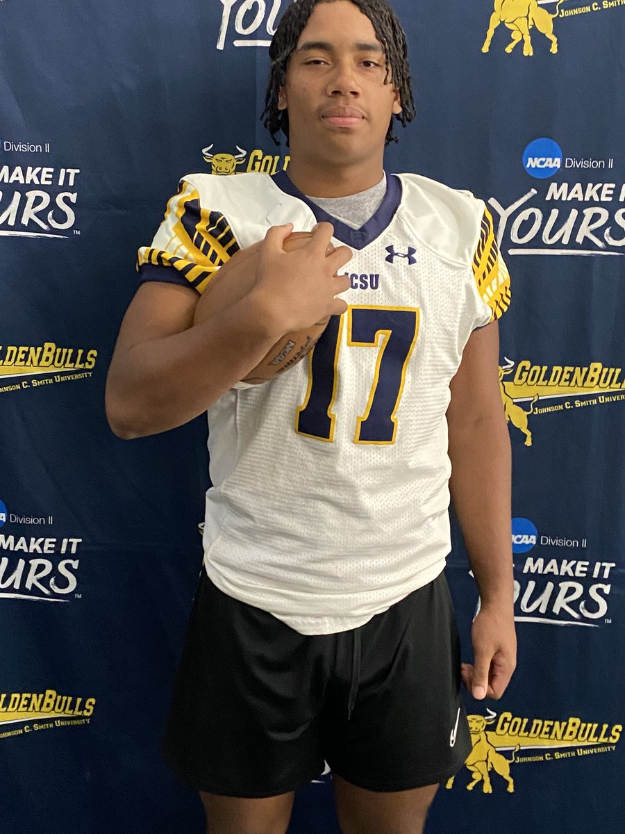 Xavieresq17's tweet photo. Had a great time @JCSUniversity today the atmosphere was amazing during the game thankyou for the invitation @coachworth17 https://t.co/45FGacgDxQ