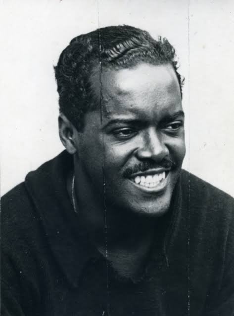 Em 1945, a seleção estava em viagem no período eleitoral. Há 20 anos não tinha eleição para presidente no Brasil e os jogadores pediram para votar na concentração.

Leônidas da Silva, primeiro ídolo nacional, declarou voto num candidato improvável 🧶👇🏽