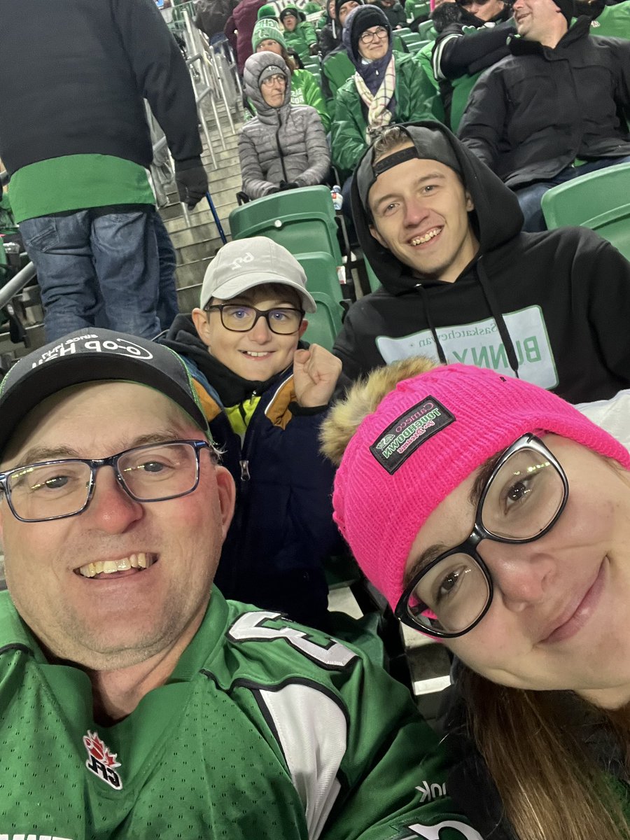 dually_73's tweet photo. Go Riders!!💚💚
#RIDERSlive #ridersnation https://t.co/uzgqdPIby3