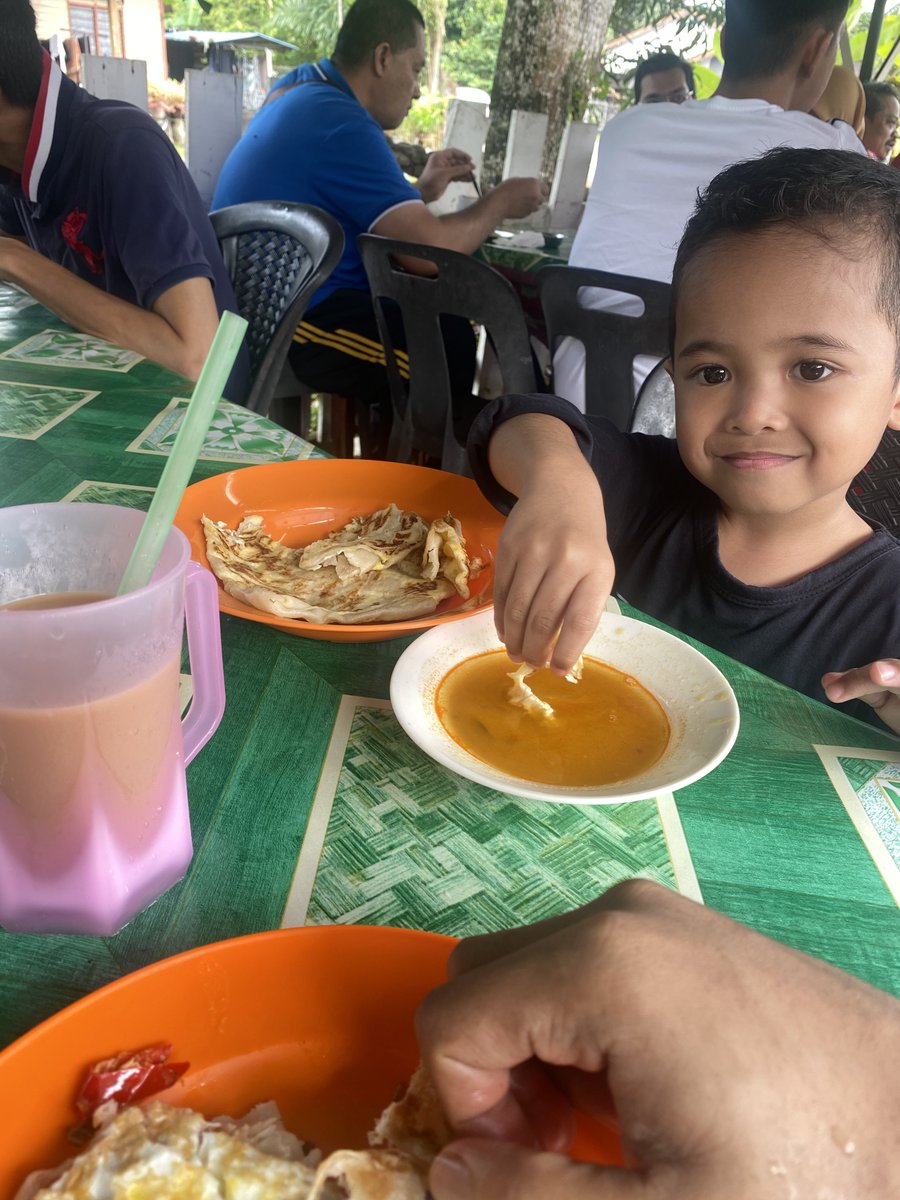 afiqbarbarique's tweet photo. Pukul 10 baru nak breakfast. Siapa suruh bangun lambat. Gggrrrrr 🔥 https://t.co/zzEIvKD8V2