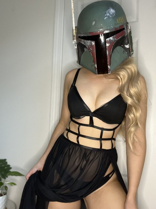 A little bit Sith sexy for Saturday night. https://t.co/VN8luxTGIq<a href="/tag/slaveleia"class="tags"><span>#slaveleia</span></a>