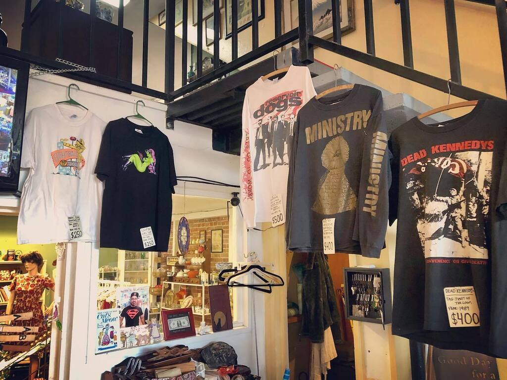 HistoryHoarder's tweet photo. We’ve got our higher end vintage shirts front-and-center at the store for a while. Come on in!  #vintageshirt https://t.co/mBCXS3l39d https://t.co/2Kt4bWJSpV