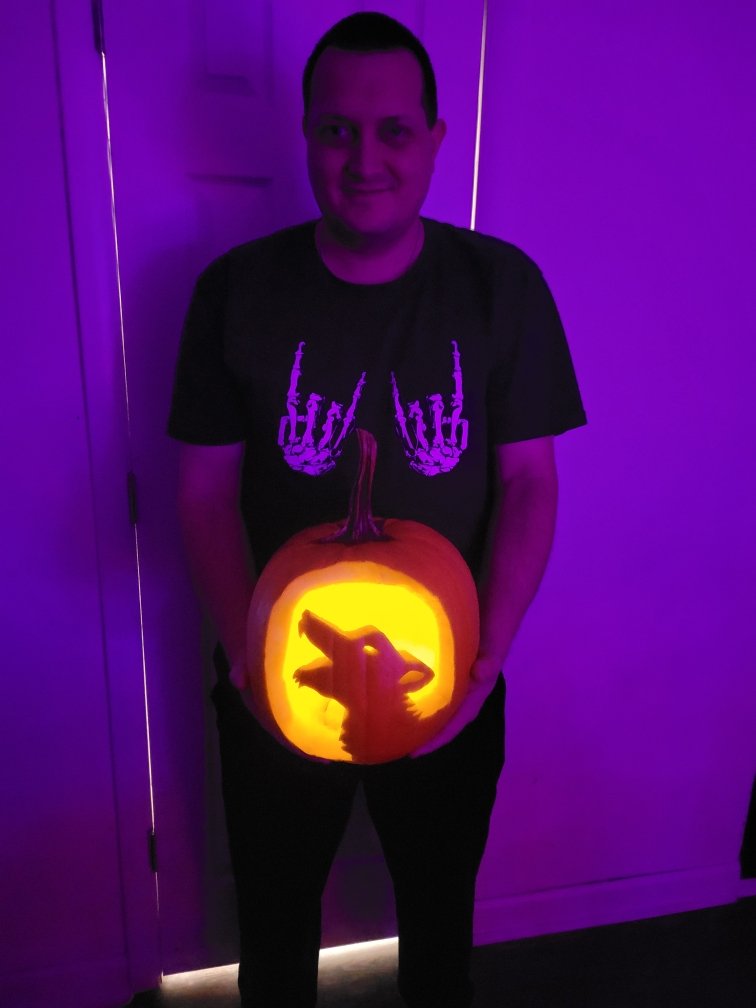 DraglineDrummer's tweet photo. When you're a diehard State fan and your wife has artistic ability! 😁🐺

#WPN #GoPack #NCStateAlumni #HowlBack #1Pack1Goal  #HTT https://t.co/3HmsM9oBKM