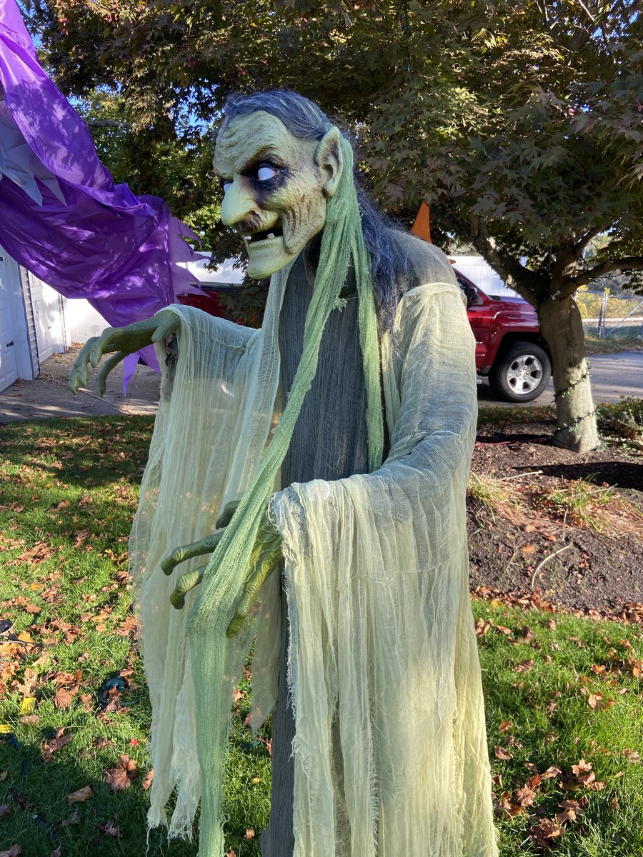 melissa4RI's tweet photo. I saw lots of scary decorations knocking doors for ⁦@SethMagaziner⁩ today. But nothing as scary as the idea that ⁦@AllanFungRI⁩ will represent me and my neighbors in Cranston. ⁦@AllanFungRI⁩ represents big pharma, the @NRA and the fossil fuel industry. ⁦ https://t.co/WbFKBH8YVQ