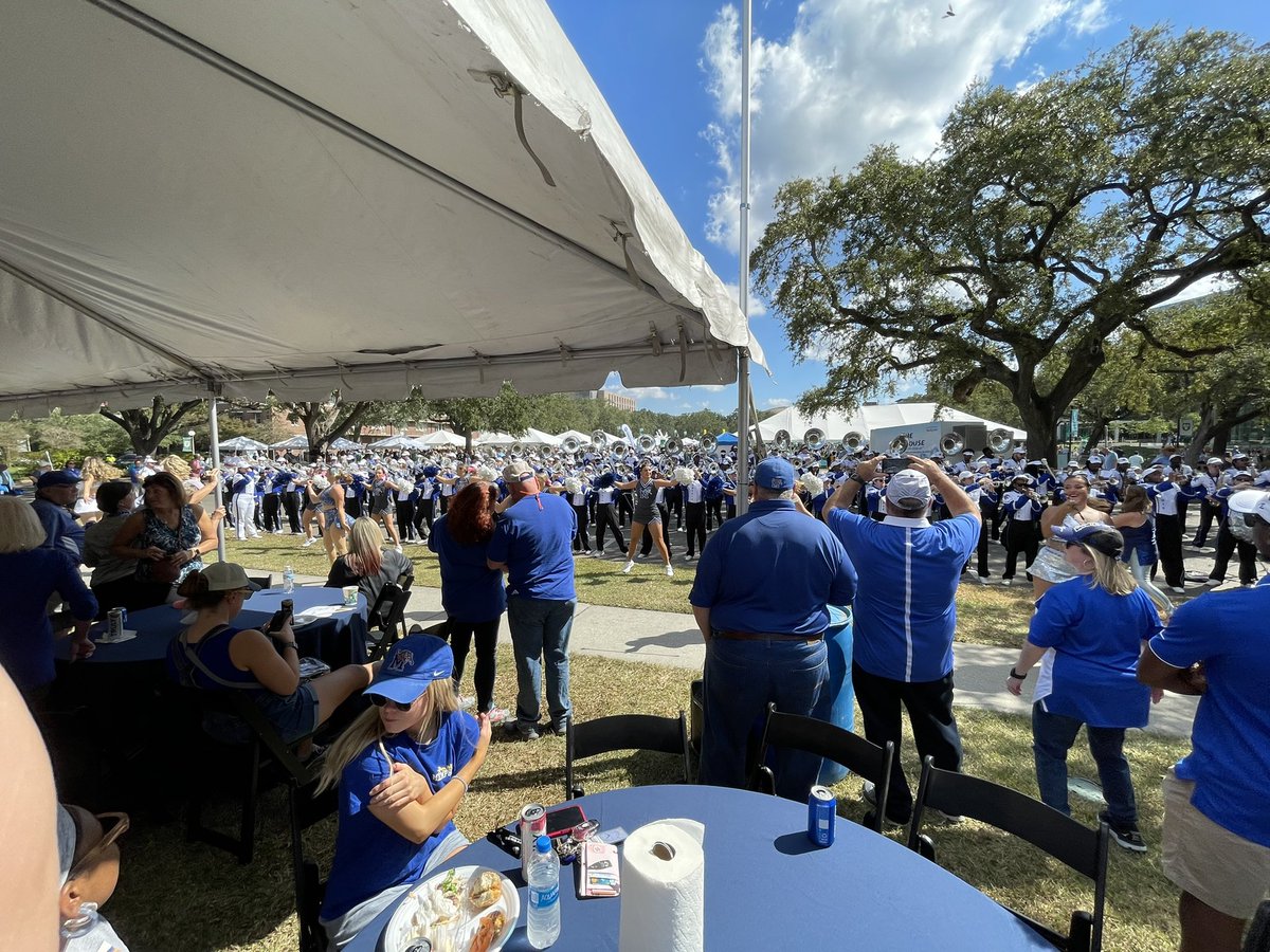 TigerForceOne's tweet photo. Awesome tailgate party by the Tiger Transport Team! #GTG https://t.co/PVcIBkKpJy
