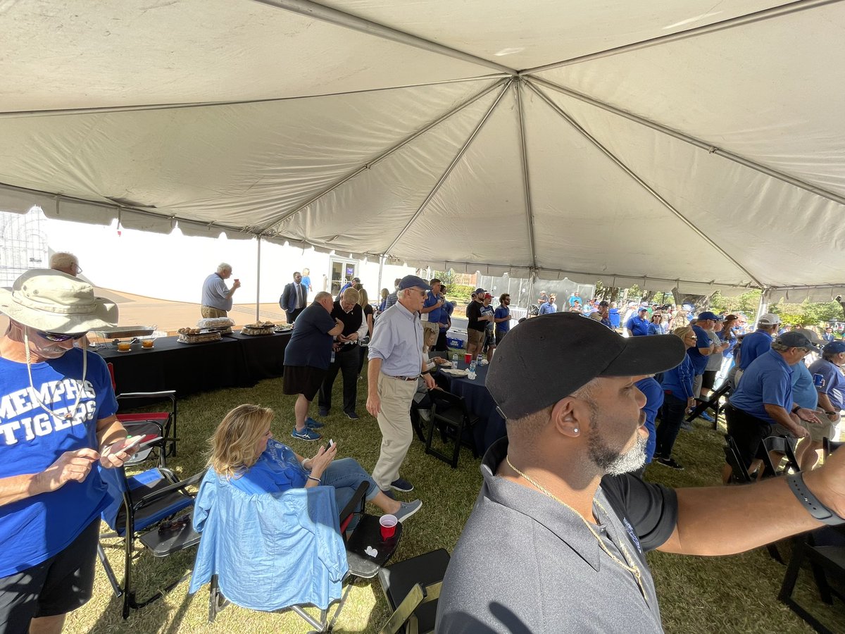 TigerForceOne's tweet photo. Awesome tailgate party by the Tiger Transport Team! #GTG https://t.co/PVcIBkKpJy