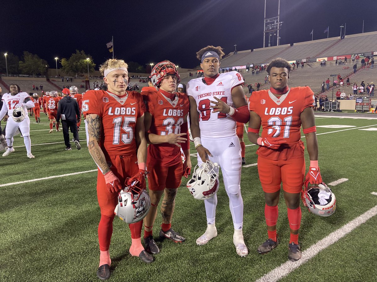 Pack of Cleveland grads after the game @LukeWysong @thetr3watson @DavidMurphy_3 @_Jaaalen @CHSStormFB @Coach_Ridenour @Coach_RGarza