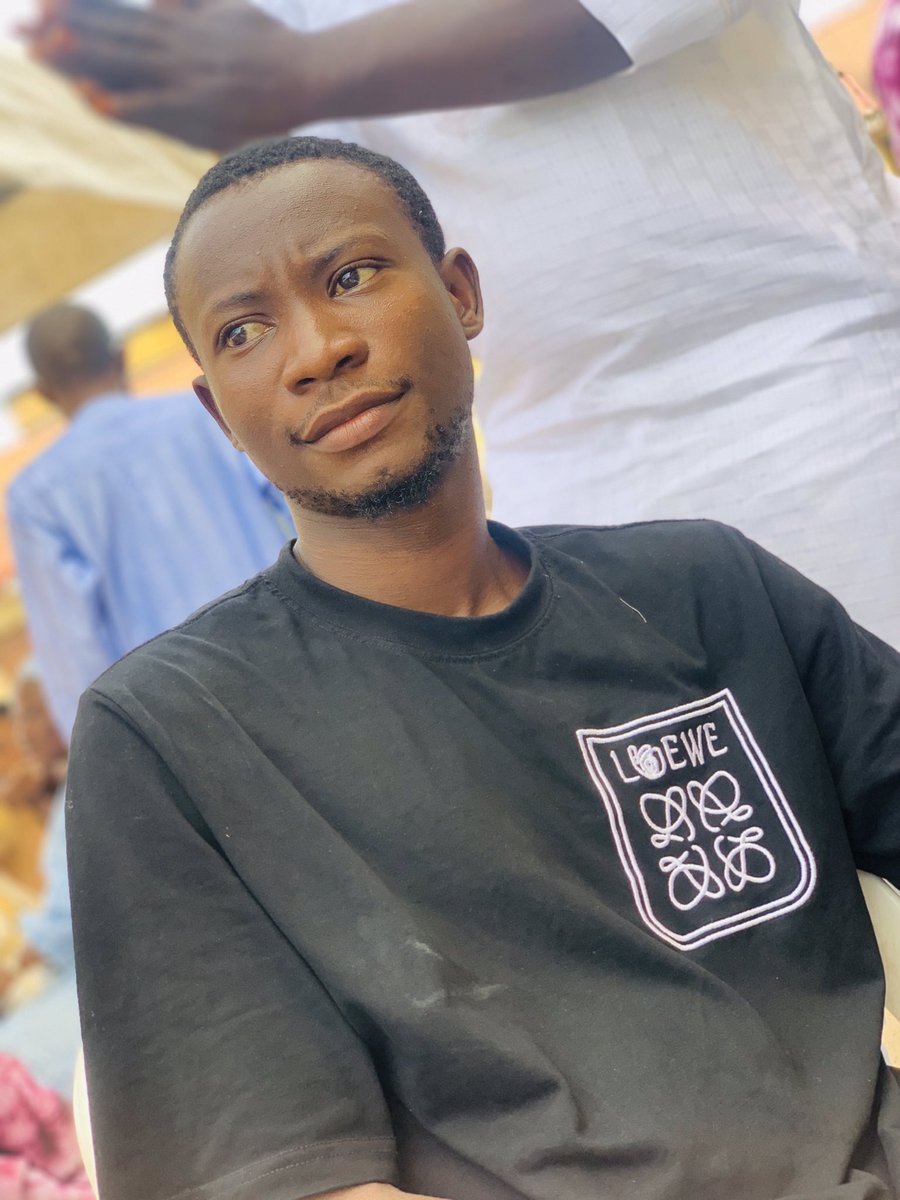 Ki olorun ma sewa ni alarakomoya cuz who go believe say sapa dey hold this boy 😔😔.