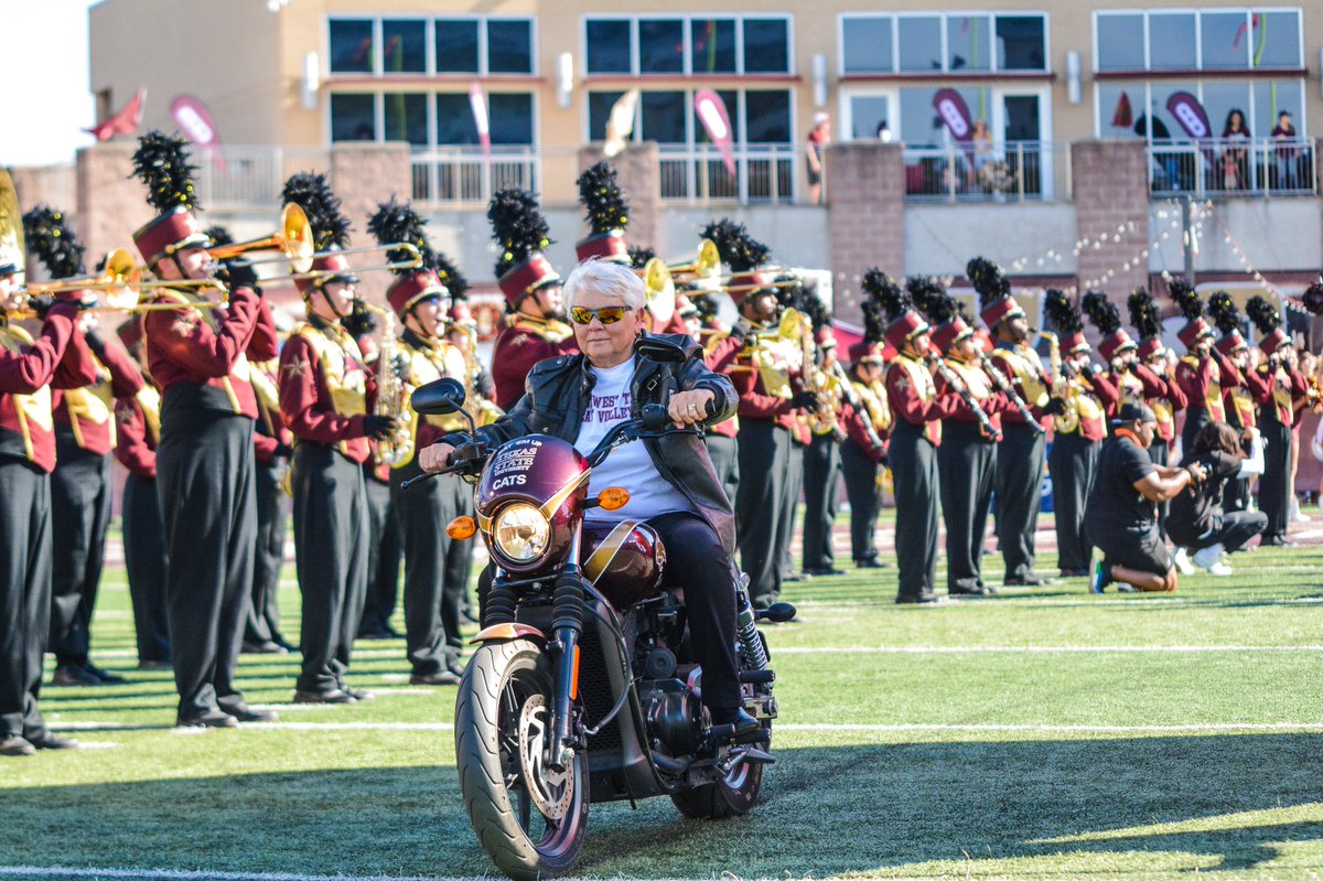 RoyBurkhart3's tweet photo. The baddest to ever do it !! #ourcoach #vbcoach #EatEmUpCats @txst https://t.co/UeRgFUfstn