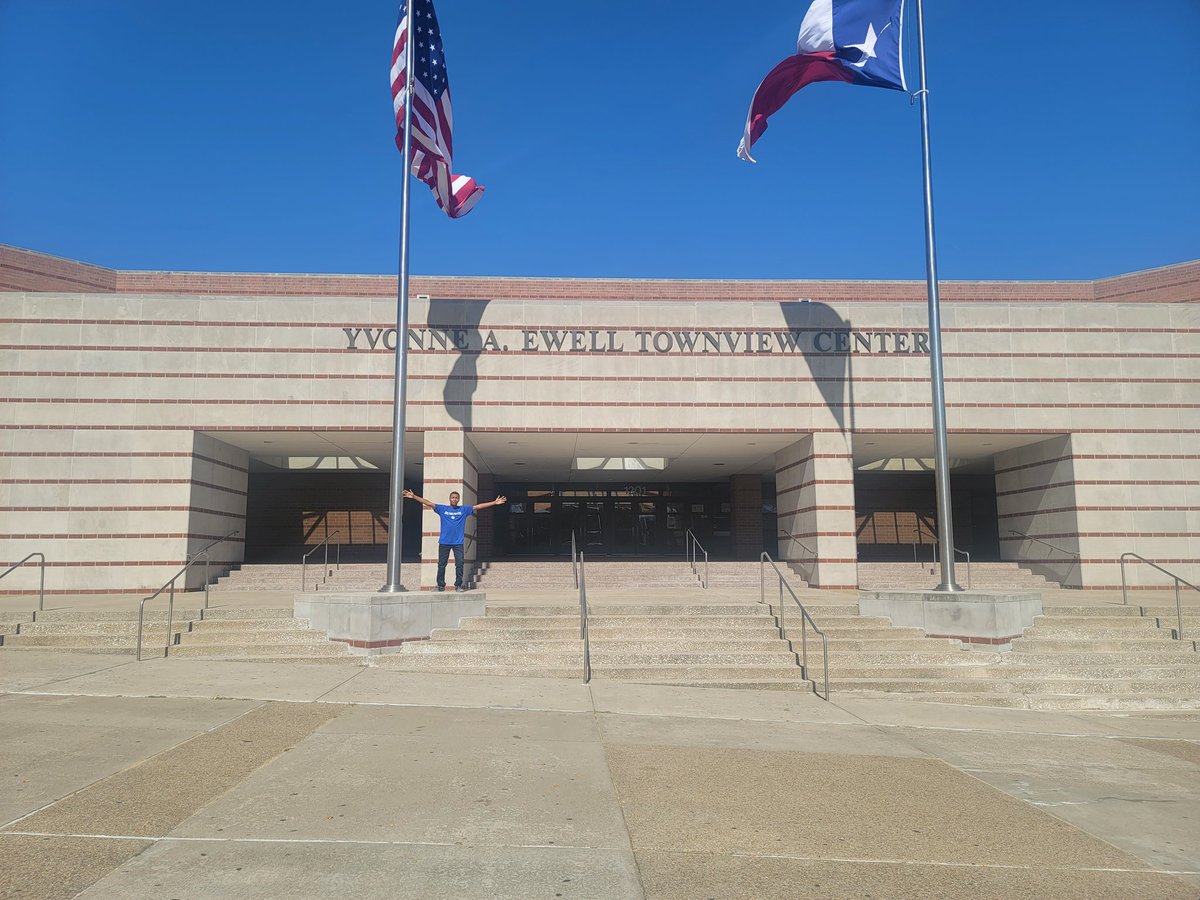 FutureDrColin's tweet photo. I officially started the countdown until the semester is over. At the end of the semester, I'll be applying to my dream high school, TAG Townview. #59DaysToGo https://t.co/dVOr2JNyem