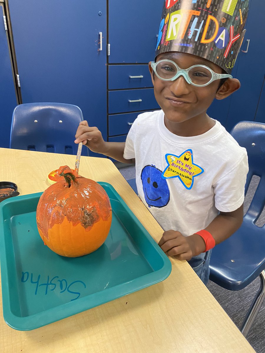 JamiKazdan's tweet photo. Friday fun included painting pumpkins! 🎃❤️ #room2 #halloween @WassWolves https://t.co/TClSmxvjkt