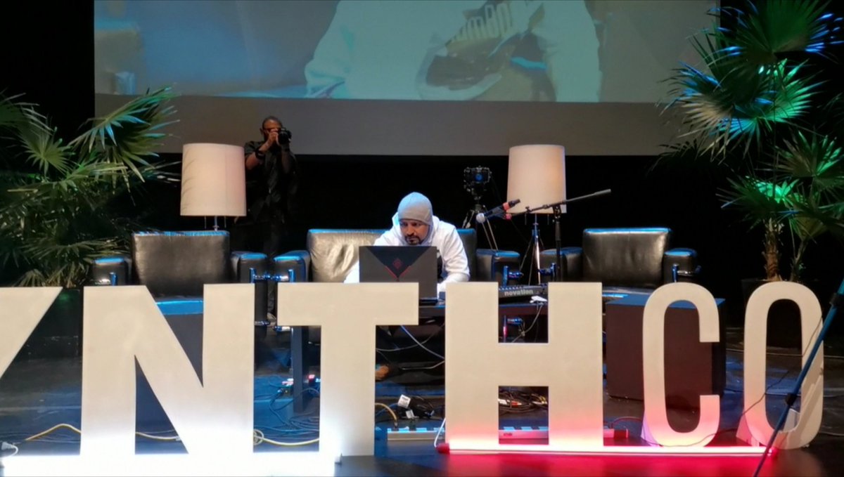 cally_beat's tweet photo. Increíble día en @Mexsynthco 2022 gracias a @sintesconleo por tan buena vibra., nos vemos el siguiente año si todo sale bien 😎👍🏼 https://t.co/da1HwbUpXq