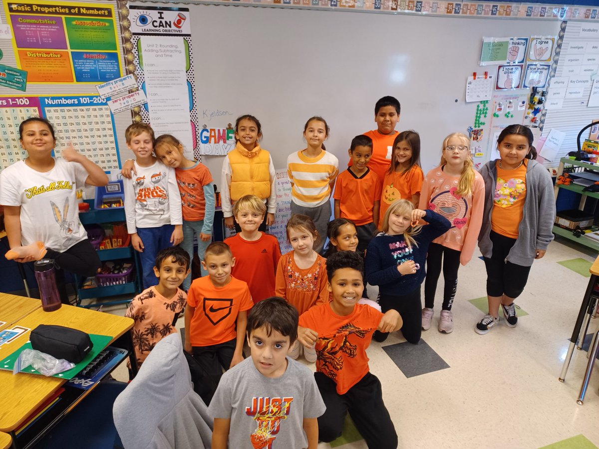 mkjeldsen2's tweet photo. Third graders are standing up to bullying! What a great spirit week! #oakridgeNPD117 #oakridgemustangs https://t.co/nIMCVr5wkY