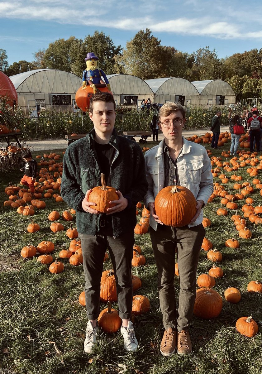kristoferthomas's tweet photo. bestie and i being dramatic and gay at the pumpkin patch, four years apart https://t.co/lTLOs6kPz9