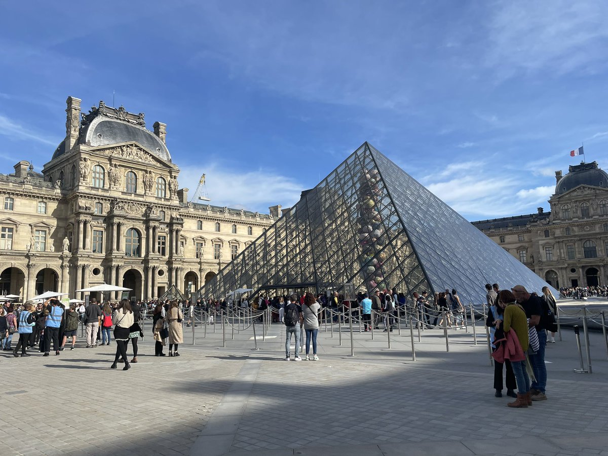 KimberKGTTU's tweet photo. Last day in Paris…the Wall of Love, Montmartre and the Louvre. ❤️🇫🇷 https://t.co/39siQ5cebB