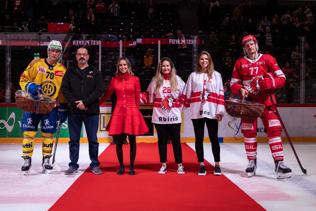 HCD_offiziell's tweet photo. 🤔 Ist es ein verlorener oder 2⃣ gewonnene Punkte?
Seien wir ehrlich, der #HCD dominierte die ersten 30', @lausannehc die zweiten. Danach war es aber 🟡🔵, dass sich das 🍀 verdient hat.
Alles nochmals in ✒️ und 🎥:
📰 https://t.co/pEdItlng77
📺 https://t.co/wzbB4gmn6O
#LHCvsHCD https://t.co/MQk4Ew1Wq5