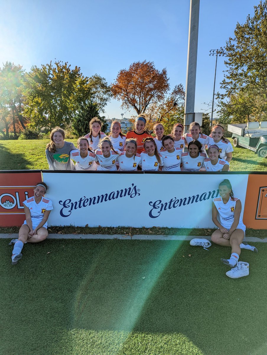 Smileski17's tweet photo. 2006 @FC1974_G2006 @FC1974GLSA Elite girls 6:0 win over Tinley Park in @iysa State Cup quarter finals. Great stuff ladies. https://t.co/NbhuQ3vhj2