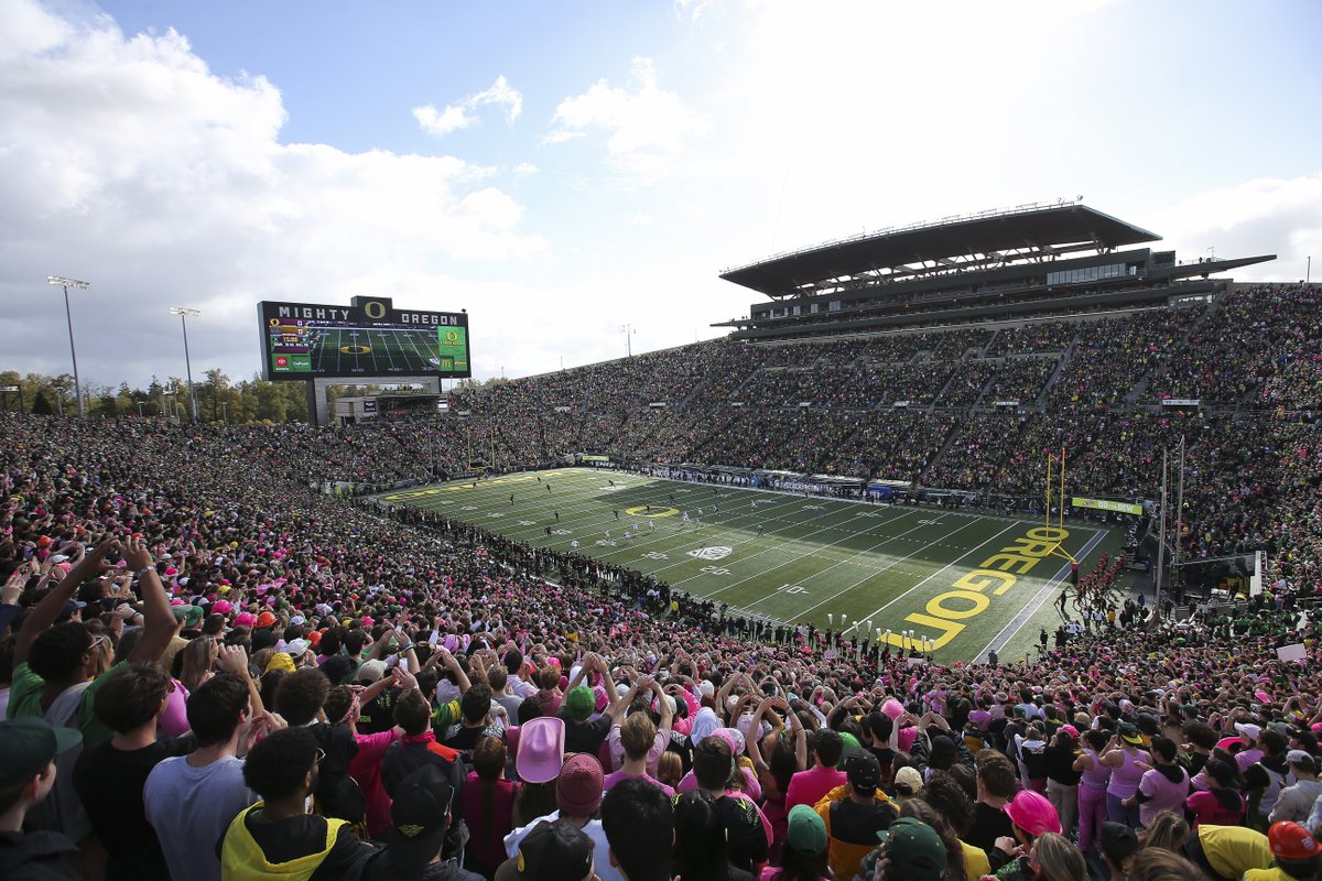 oregonfootball's tweet photo. They're all here! #GoDucks https://t.co/0mNNiRV4CT